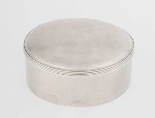 Toilet box by Edward Fernell fl. 1779–1796?, goldsmith; round, smooth with a slightly domed lid