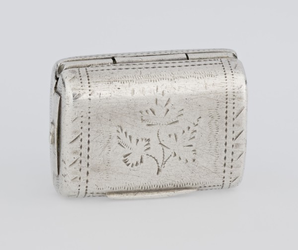 Fragrance container vinaigrette in the form of a bag with an envelope closure and protruding