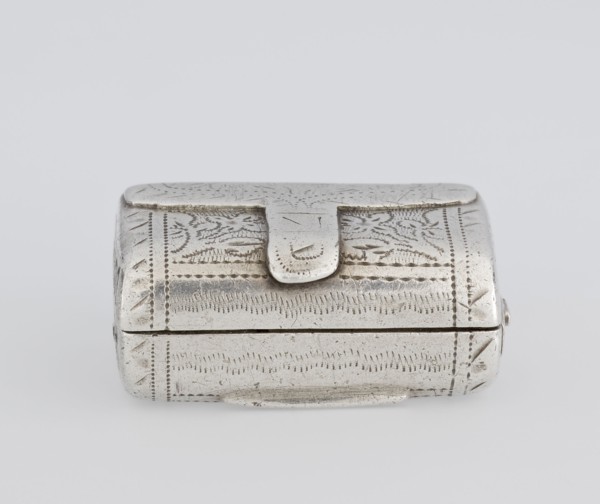 Fragrance container vinaigrette in the form of a bag with an envelope closure and a protruding