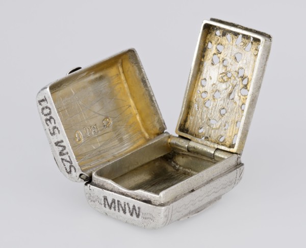 Fragrance container vinaigrette, maker: Thomas Shaw fl. 1822–ca. 1840; 1782–1845, goldsmith. Scrap