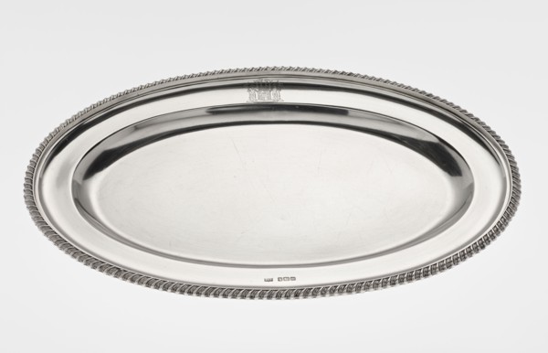 Oval platter by Mappin & Webb Ltd goldsmith, silversmith, dealer; fl. 1859–, oval platter with