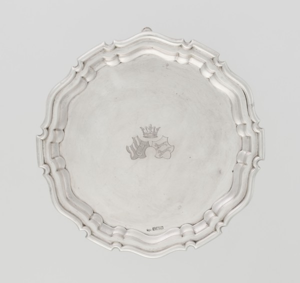 Tray on legs, goldsmith/silversmith, circular with three hoof-shaped legs; slightly raised,