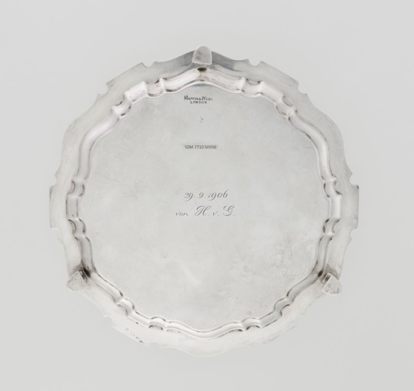 Tray on legs, maker: Mappin & Webb Ltd goldsmith, silversmith; fl. 1859–, circular silver tray