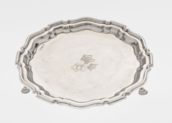 Tray on legs, goldsmith/silversmith maker: Mappin & Webb Ltd. Circular tray supported on three