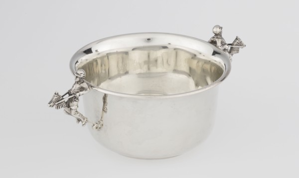 Porridge bowl porringer, Mappin & Webb Ltd goldsmith, silversmith, dealer; fl. 1859-. Cylindrical