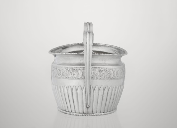 Sugar bowl by Hutton & Sons Ltd Sheffield, Birmingham, London; goldsmith and silversmith firm; fl.