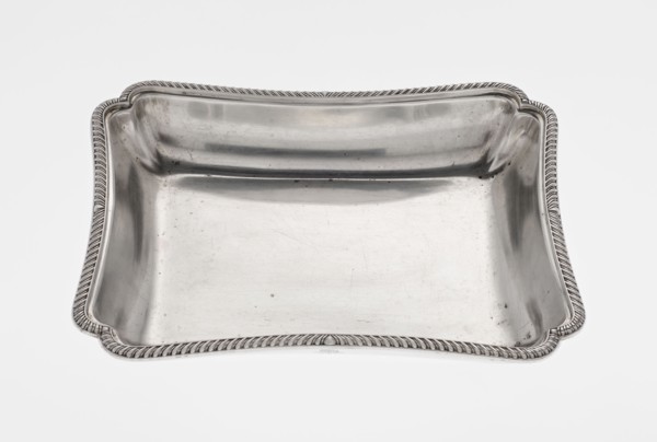 Four-sided platter by Thomas Bradbury & Sons Sheffield; goldsmiths; fl. ca. 1769–1943. Four-sided