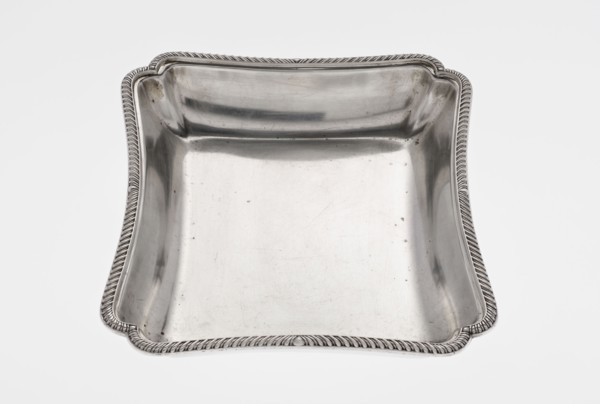 Four-sided platter by Bradbury, Thomas & Sons Sheffield; goldsmiths; fl. ca. 1769–1943. Four-sided