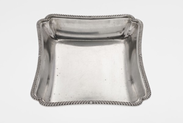 Four-sided platter by Bradbury, Thomas & Sons Sheffield; goldsmiths; fl. ca. 1769–1943.