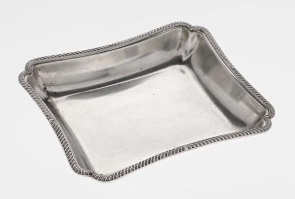 Four-sided platter, maker: Thomas Bradbury & Sons Sheffield; goldsmiths; fl. ca. 1769–1943.