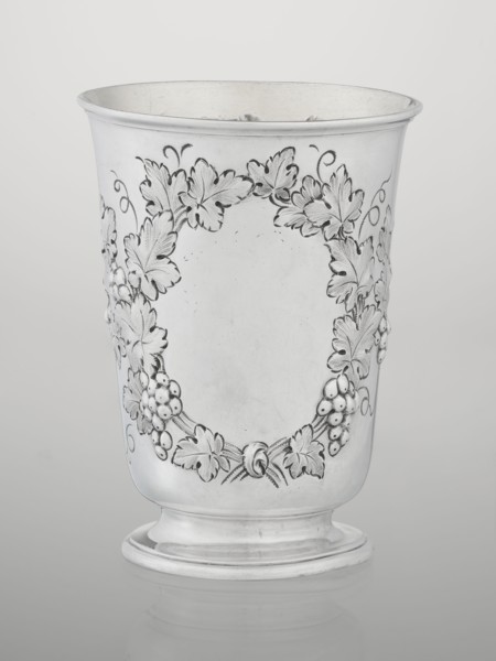 Conical mug by Edward Barnard & Sons Ltd, English goldsmiths fl. ca. 1680–, silver conical mug on a