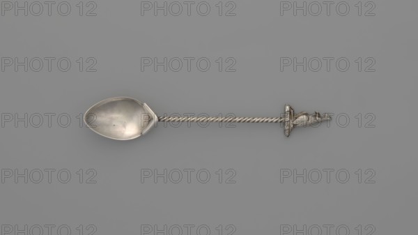 Souvenir spoon, subject: Paderewski, Ignacy Jan 1860–1941. Egg-shaped scoop with a pointed tip;