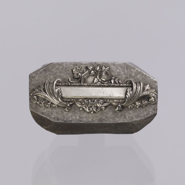 Jewellery die, Approximately hexagonal die with a relief rectangular reserve enclosed at the ends