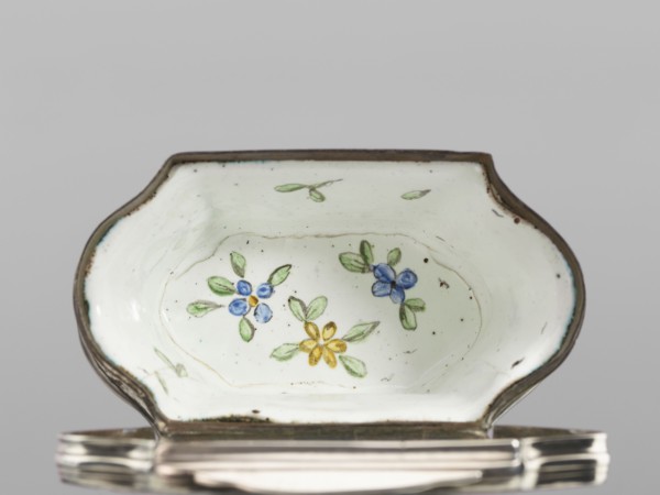 Double snuffbox, LZ enameller; France?; fl. ca. 1700. Double-sided snuffbox, tall, narrowed halfway