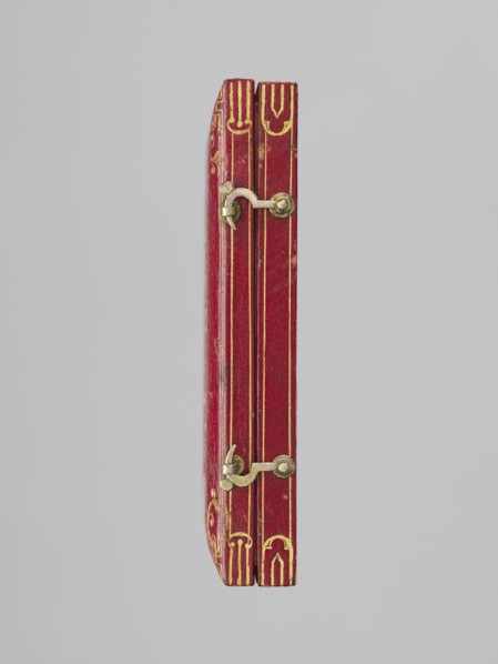 Rectangular key case with a hinged lid and two clasp hooks. Trimmed with red leather, with gilded