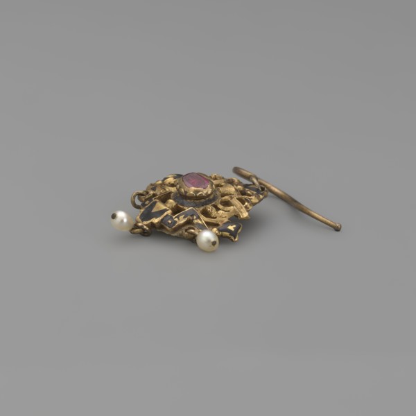 Earring; maker, Renaissance style; 19th century; Poland; jewelry; height 3.5 cm; weight 7 g, A
