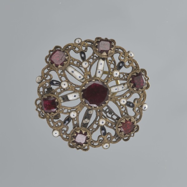 Earring, mid-19th century, Italy, jewelry, diameter 2.6 cm, A round ornate brooch with an open