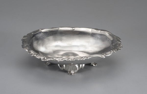 Bowl by Jacob Haase 1704–1762 or his widow; rocaille ornament, oval with a rocaille-decorated edge,