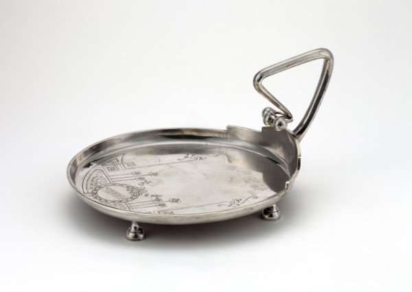 Silver circular plate with a handle on four legs, smooth edge; interior engraved with Art Nouveau
