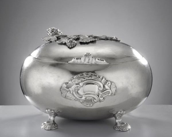 Rococo sugar bowl by Emmanuel I Ellerholtz fl. 1758–1800, goldsmith. Ovoid sugar bowl supported on