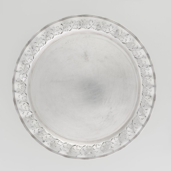 Circular tray, scrap - purchased, ca. 1908, England, Birmingham; dish; diameter 32 cm; weight 722