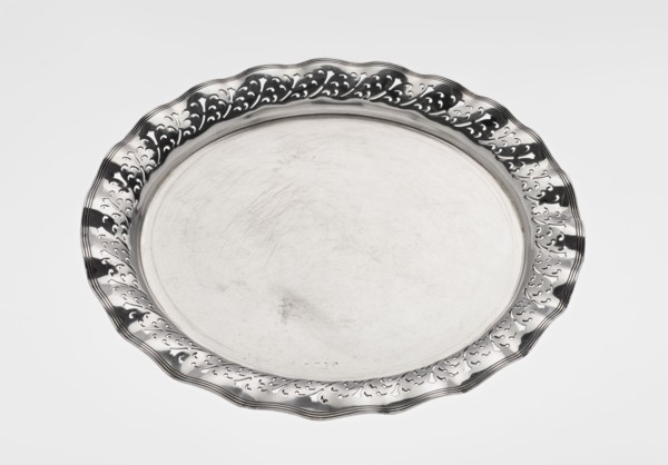 Circular tray, scrap, purchased ca. 1908, England, Birmingham; dish, diameter 32 cm, weight 722 g,