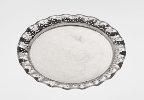 Circular tray, scrap, purchased, ca. 1908, England, Birmingham; dish; diameter 32 cm; weight 722 g,