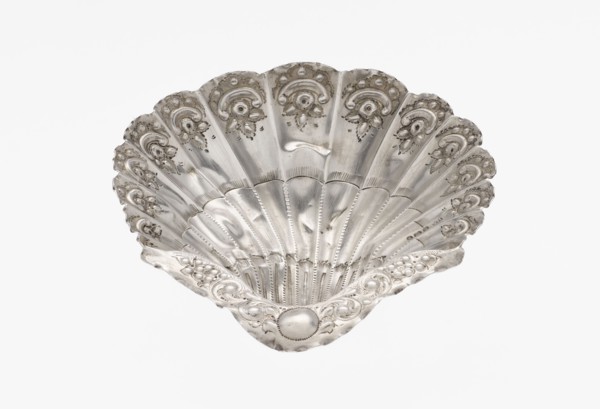 Platter in the form of a shell, Atkin Brothers Silversmith Ltd Sheffield; goldsmith and silversmith