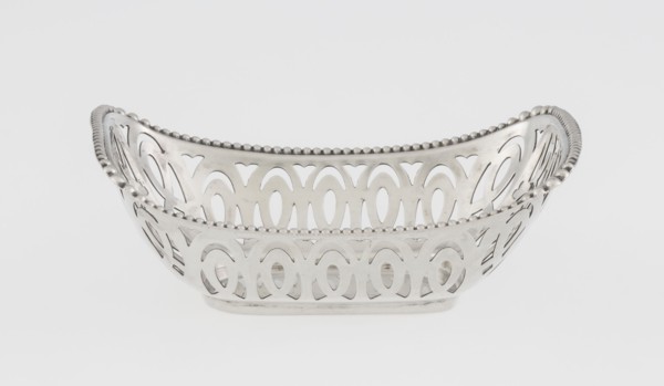 Openwork silver basket, openwork geometric ornaments with pearling; rectangular with raised edge on
