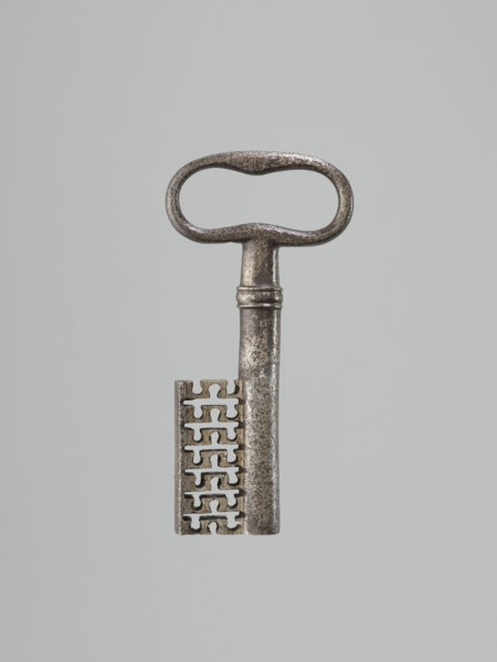 Lock key, locksmithing. One-sided register with a key pin; octagonal plates; bottom side extensions