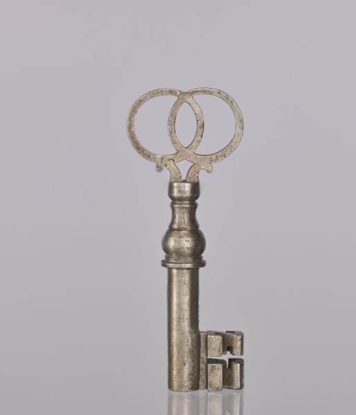 Padlock key, 19th century, Poland; locksmithing; height 10.3 cm, width 4 cm, A metal key stands