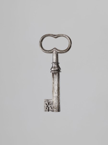 Key, locksmithing. Tubular shaft with a Greek cross cross-section, feather slightly thickened