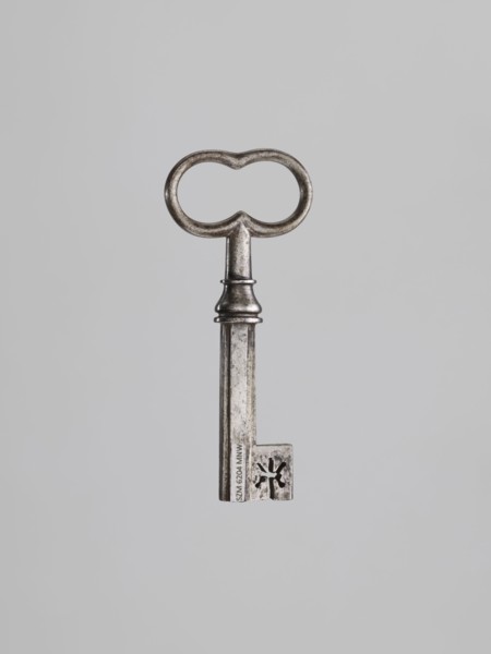 Key, locksmithing. Key with a tubular shaft with a Greek cross cross-section, with a feather