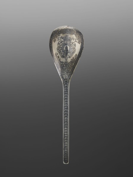 Baroque silver travel spoon with a teardrop-shaped scoop decorated on the reverse with the Korczak