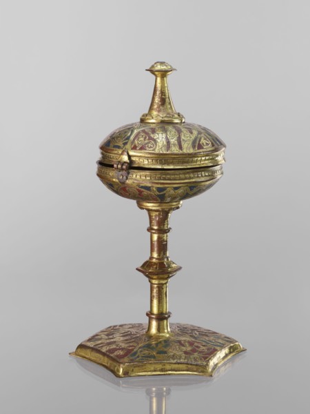 Host ciborium, Copper ciborium on a hexagonal foot, with a smooth shaft with two lacings in the