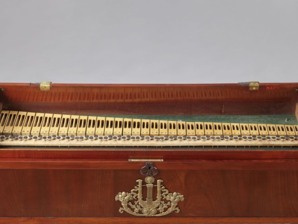 Harmonium by Jacob Deutschmann 1795–1853, 1822–1830, Vienna. Fisharmonia veneered with mahogany