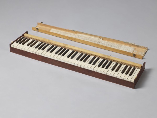 Harmonium, Jacob Deutschmann 1795–1853, 1822–1830. Fisharmonia veneered with mahogany, with a