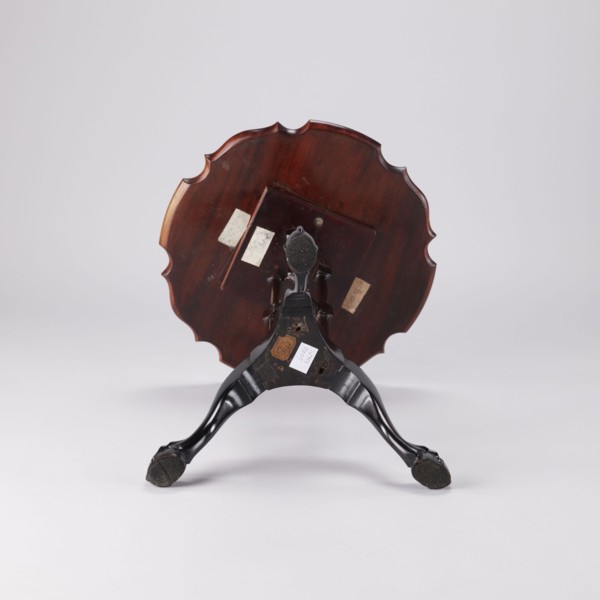 SIDE TABLE with a round top with a wavy, profiled rim, supported by a shaft composed of three