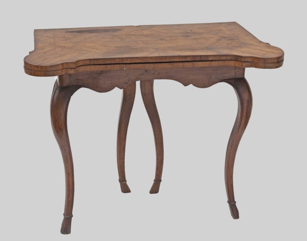 Game table, games, hooves animal legs, rectangular with an extendable top square when extended with