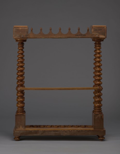 Pipe stand, origin unknown, smoking, pipes, acorns, rack for pipes and billiard cubes. Skeletal
