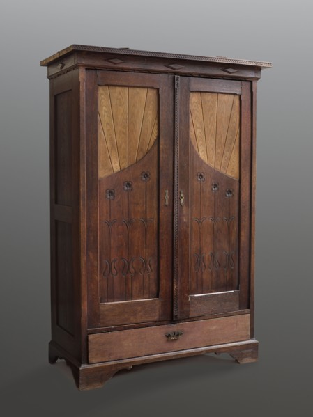 Wardrobe, vernacularism style, plant decorations, Zakopane style. A cubicle-shaped wardrobe in the