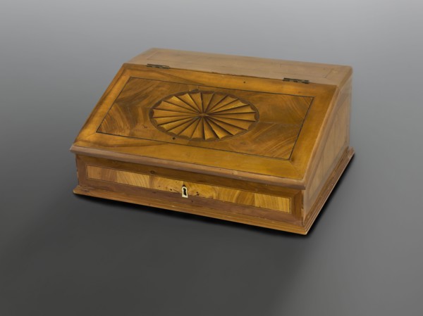 Traveling secretary, classicism style, platter ornament. TRAVELING SECRETARY with straight walls,