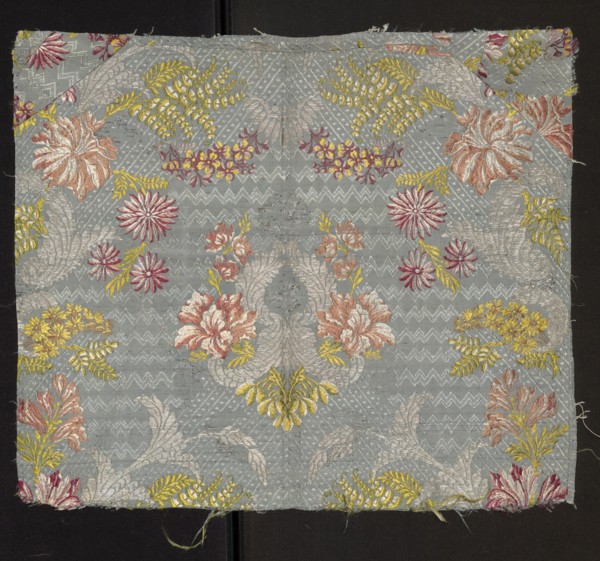 Fabric fragment: silk patterned with a symmetrical composition of branches of various stylized