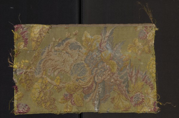 Fabric fragment, fabrics, fragments of silk fabrics, patterned fabrics, three-dimensional patterns,