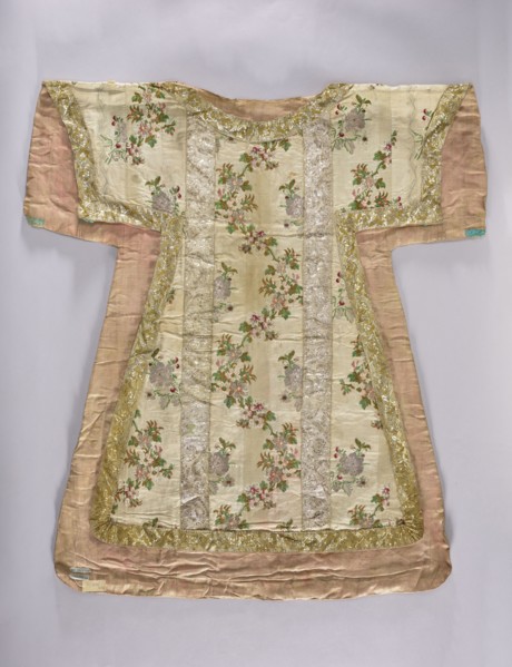Dalmatic, origin unknown, flowers, leaves, liturgical vestments, plant ornaments, church paraments,