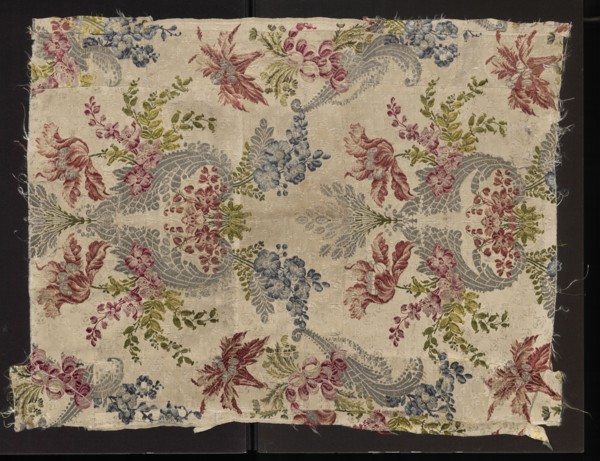 Fabric fragment, patterned silk fabrics, 18th-century France. Symmetrical decoration with axis