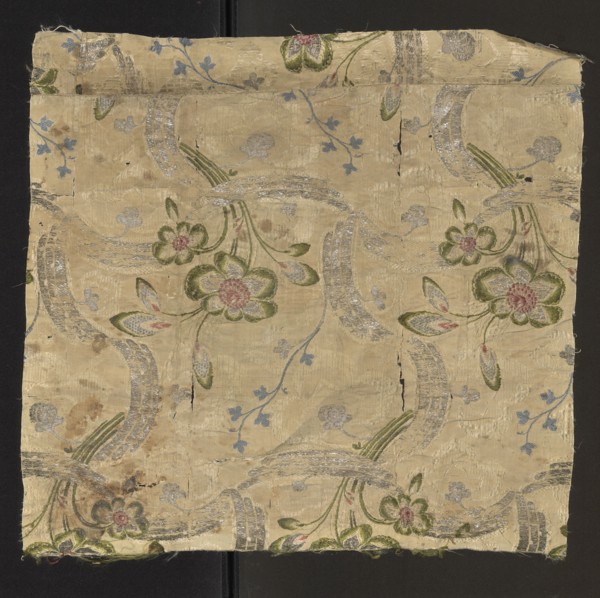 Fabric fragment, fragments of silk patterned fabric, floral pattern, 18th century, France. Weave