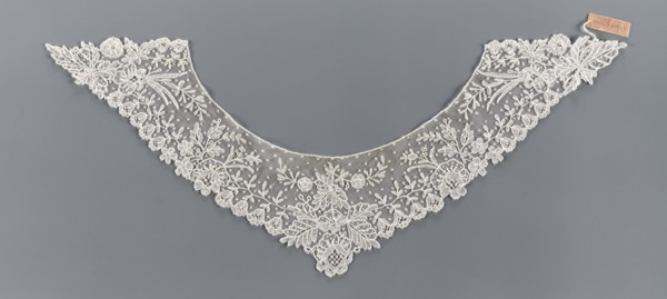 Collar; bobbin lace; 19th century, Europe. Floral ornament includes various types of flower