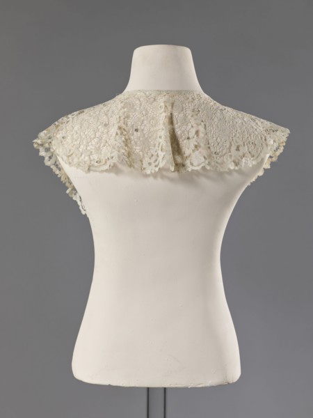 Collar; maker, floral ornaments; fashion; women's fashion; lace; lace collars; mesh connections