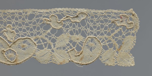 Cuff, repossession provenance; cuffs; fashion accessory; lace; pattern of leaves and palmettes at